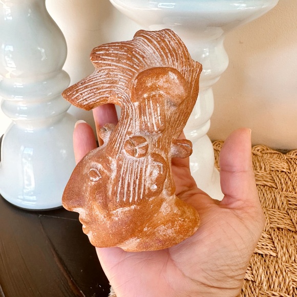 Hand- sculpted terracotta figurine of King Pakal - Picture 2 of 8